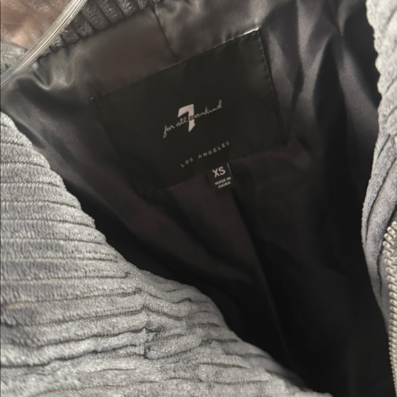 7 for all mankind cropped puffer jacket XS // 121701 - Picture 2 of 2